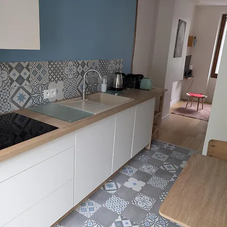 Buttes Chaumont Apartment