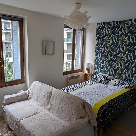 Buttes Chaumont Apartment Paris
