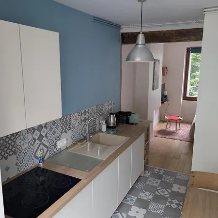 Buttes Chaumont Apartment *