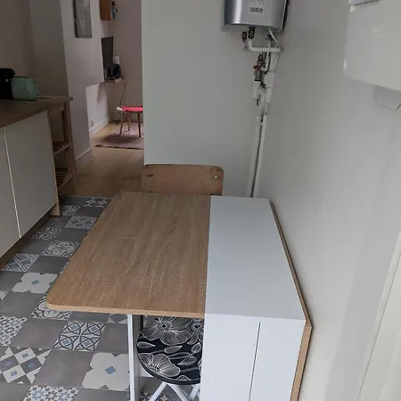 Buttes Chaumont Apartment *