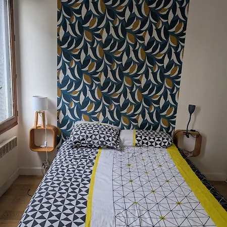 Buttes Chaumont Apartment
