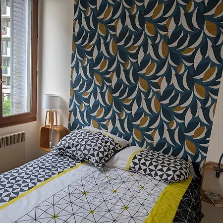 Buttes Chaumont Apartment *